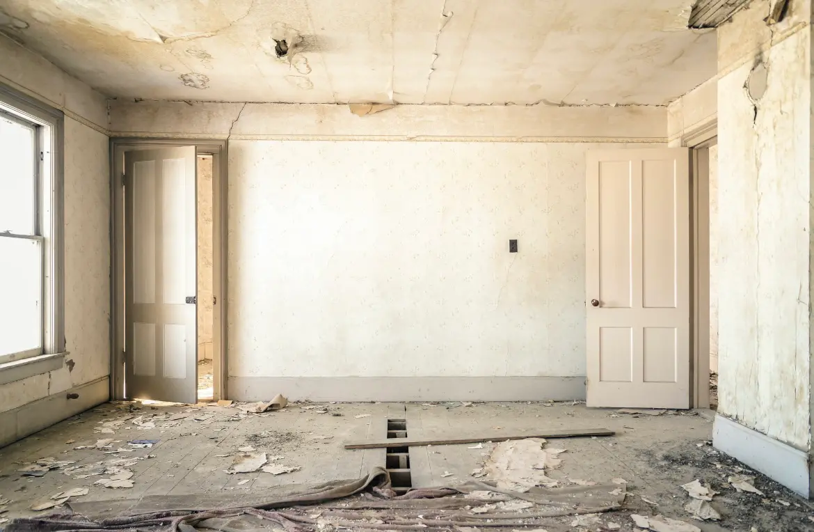 Waste disposal crew managing a cleanout project in Highland Park